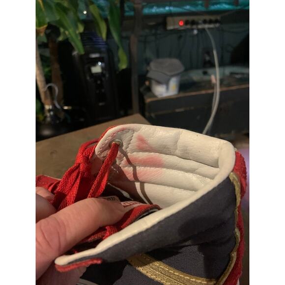 Captain Marvel x Vans sneakers shoes Men's 6.5 Women's 8 Earth 616's Sk8 HiTopsi - Picture 9 of 9